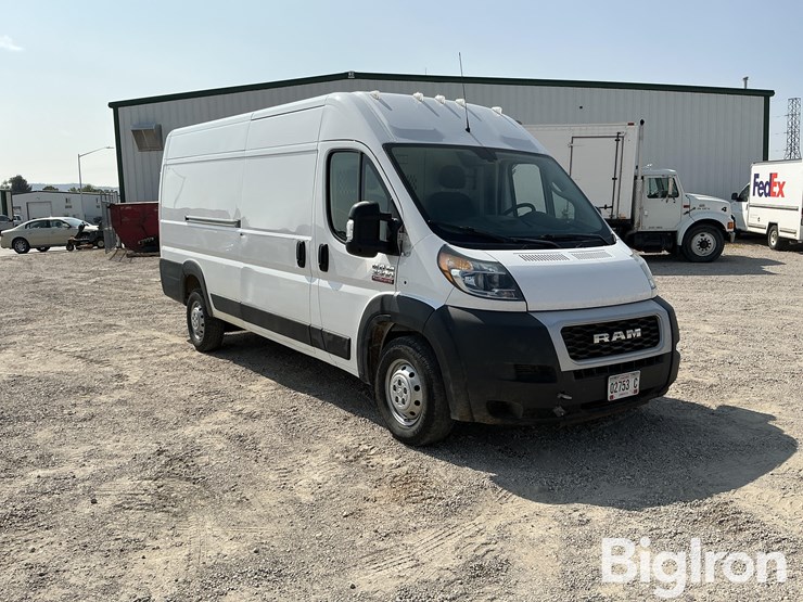 2021-dodge-3500-image-3