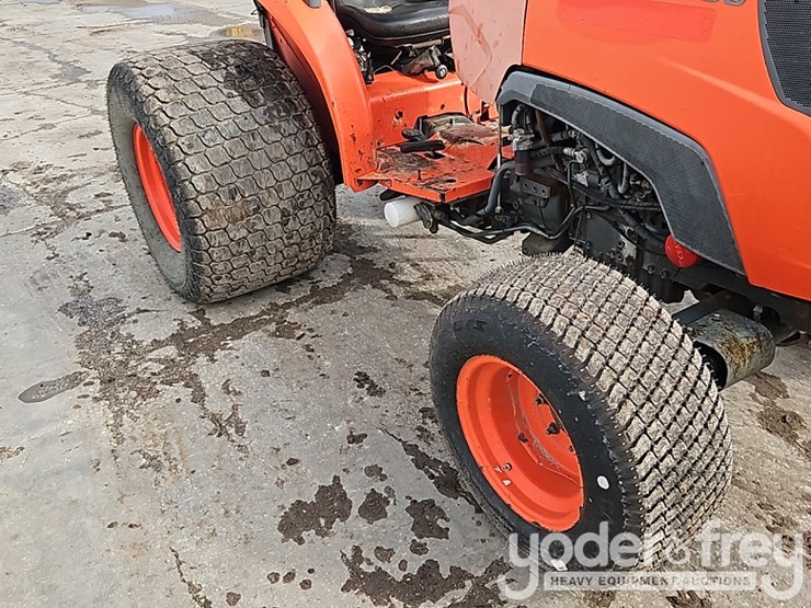 2016-kubota-mx5200hst-image-11