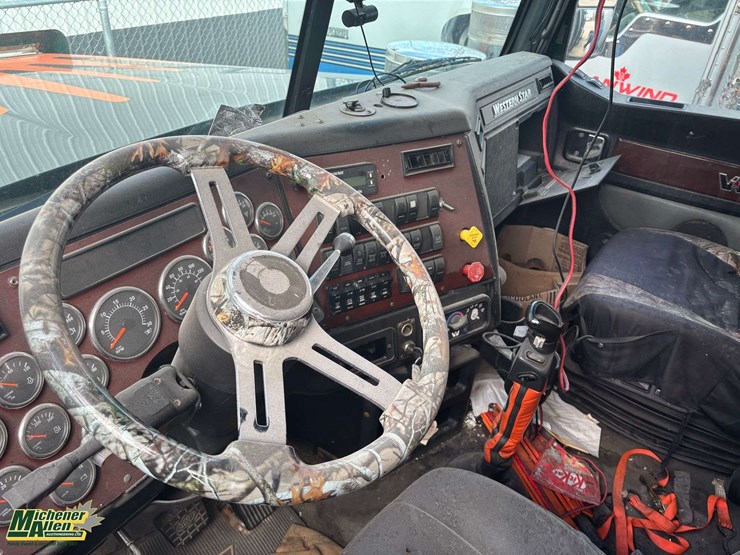 2015-western-star-4900-image-21