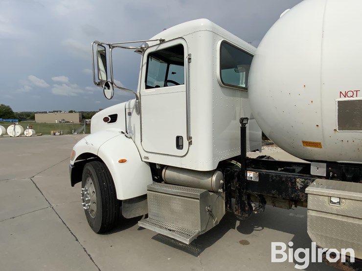 2010-peterbilt-335-image-15