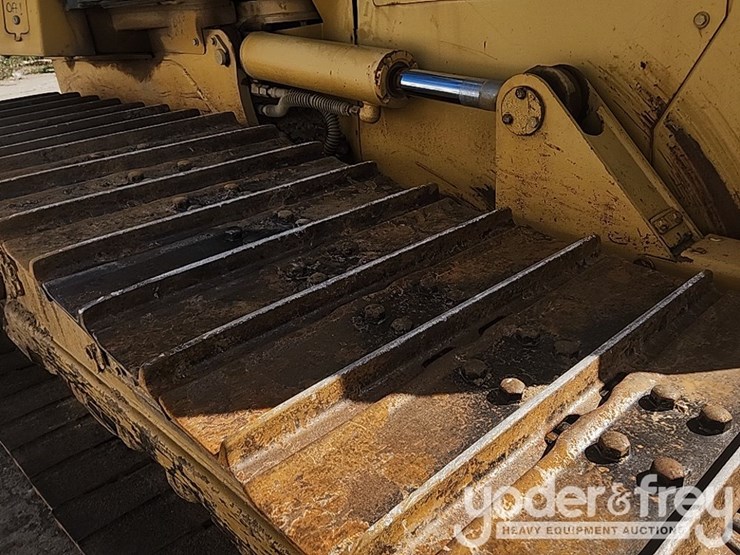 2011-caterpillar-d6k-lgp-image-10