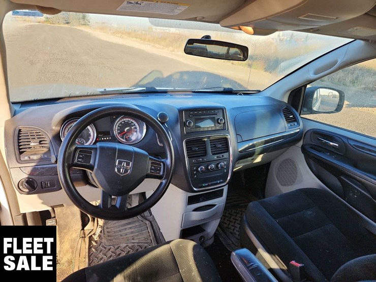 2015-dodge-grand-caravan-image-12