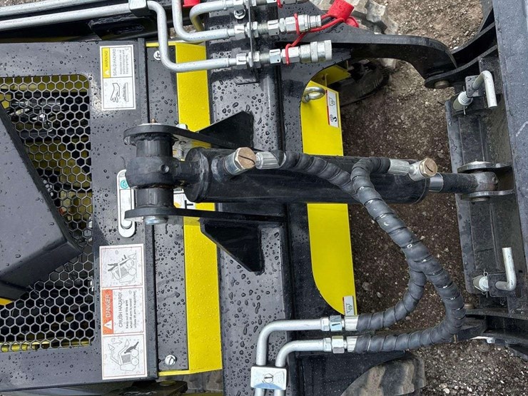 2024-mach-pro-mps330-mini-stand-on-track-loader-skid-steer-image-9