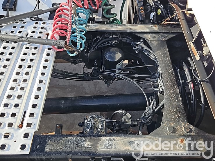 2018-volvo-10-image-10