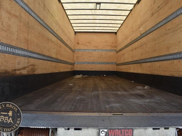 2022-freightliner-business-class-m2-100-image-11