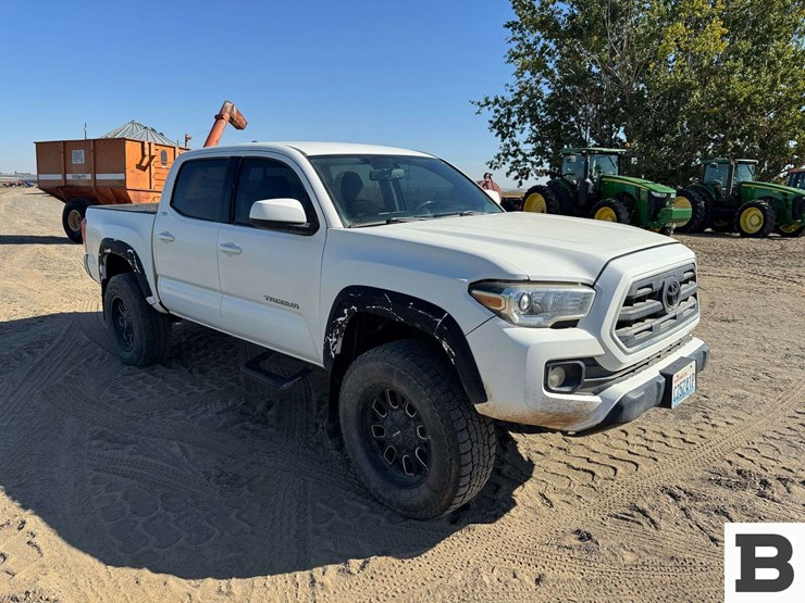 2017-toyota-tacoma-image-9