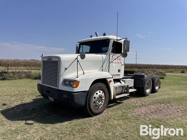 2001-freightliner-fld120-image-1