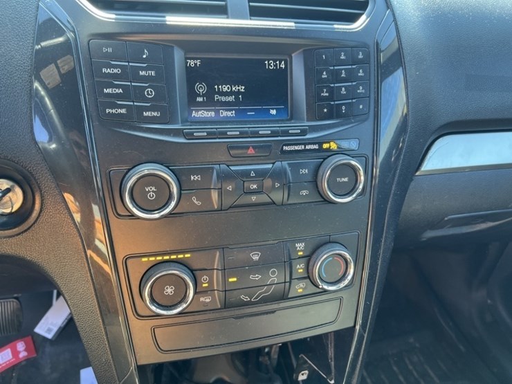 2019-ford-explorer-image-30