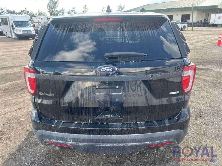 2016-ford-explorer-image-28