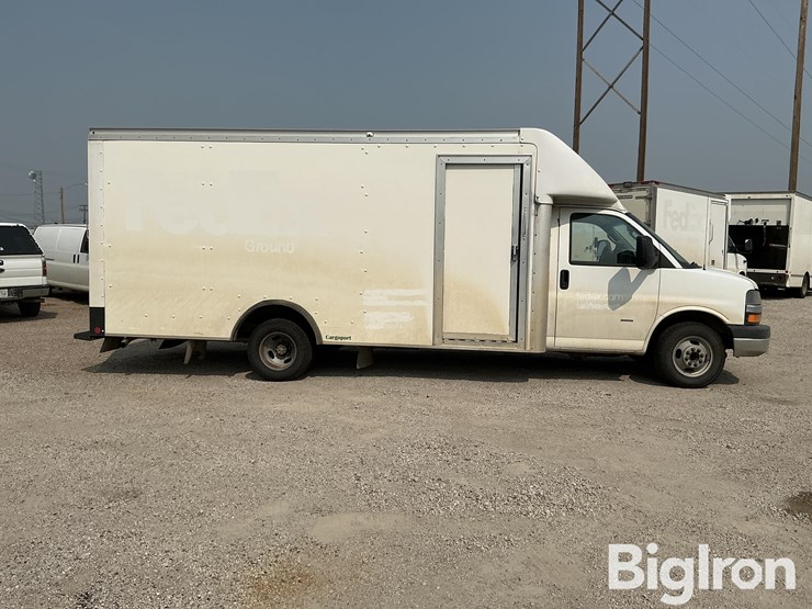 2022-chevrolet-express-g3500-image-4