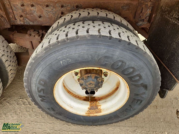 2009-sterling-lt8500-image-29