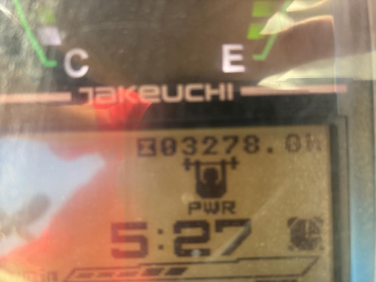 2017-takeuchi-tb240-image-27