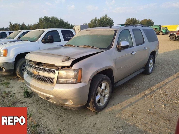2008-chevrolet-suburban-image-1