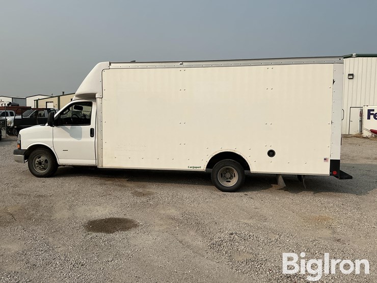 2022-chevrolet-express-3500-image-8