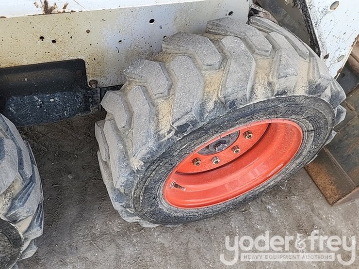 2005-bobcat-s130-image-12