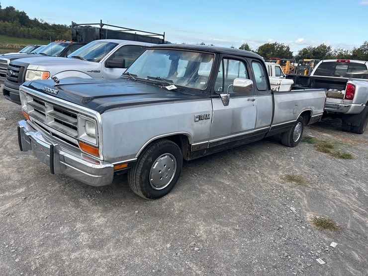 1990-dodge-d150-image-1
