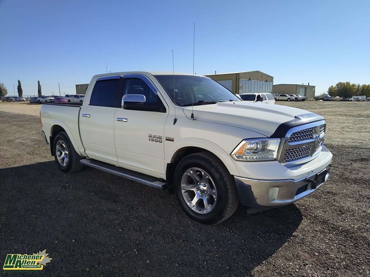 2017-ram-1500-laramie-image-4