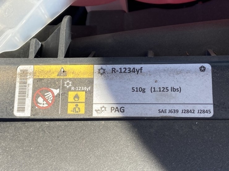 2015-dodge-ram-extra-cab-4wd-pickup-image-39