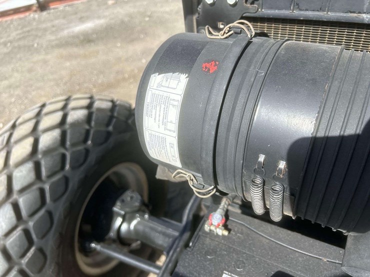 new-holland-tn65-57hp-utility-tractor-image-16