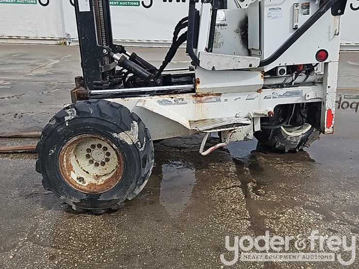 2004-moffett-m5500-image-12