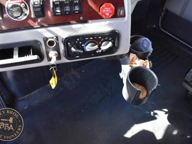 2020-western-star-5700xe-image-57
