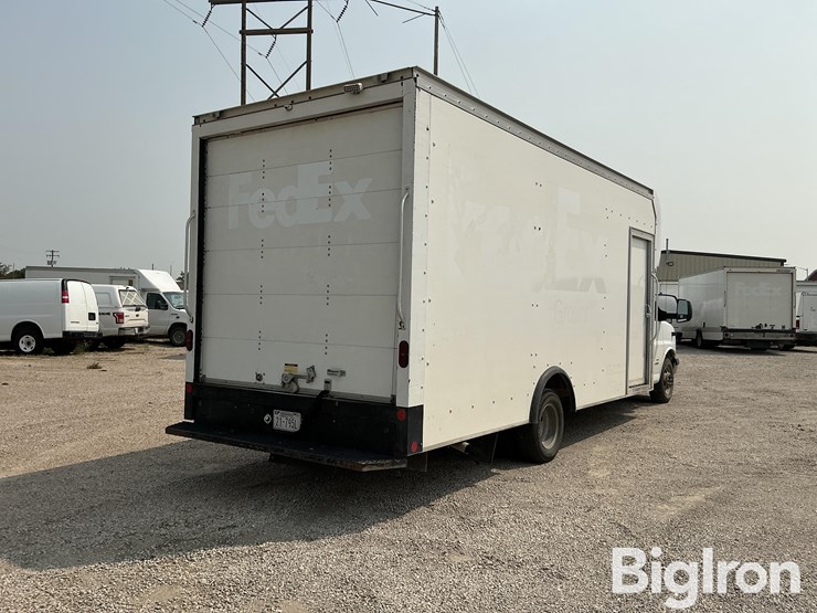 2019-gmc-savana-4500-2wd-box-delivery-van-image-5