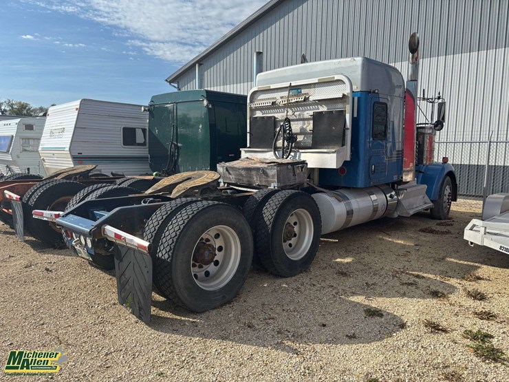 2013-kenworth-w900-image-3