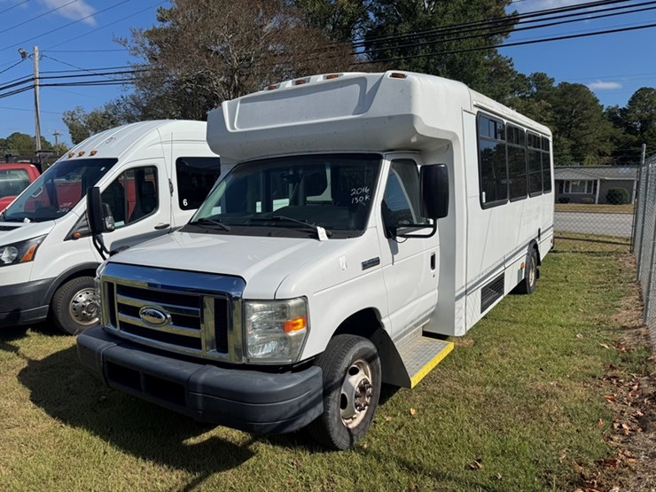 2016-ford-e450-image-1