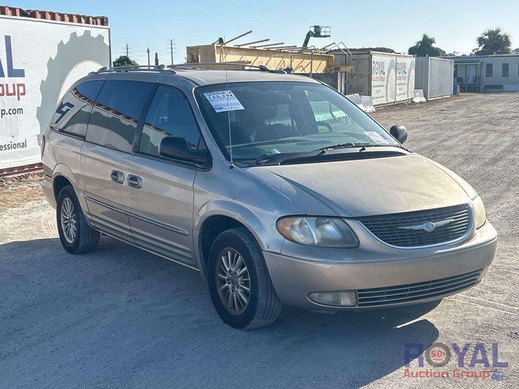 2003chrysler-town-&amp;-country-van-image-2