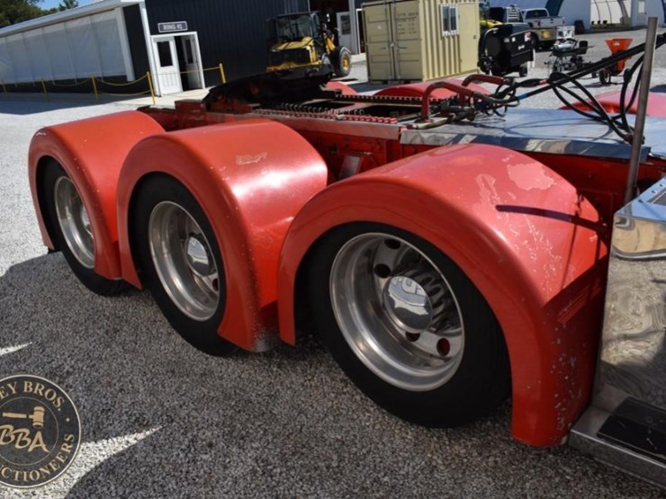 1990-peterbilt-379-image-30