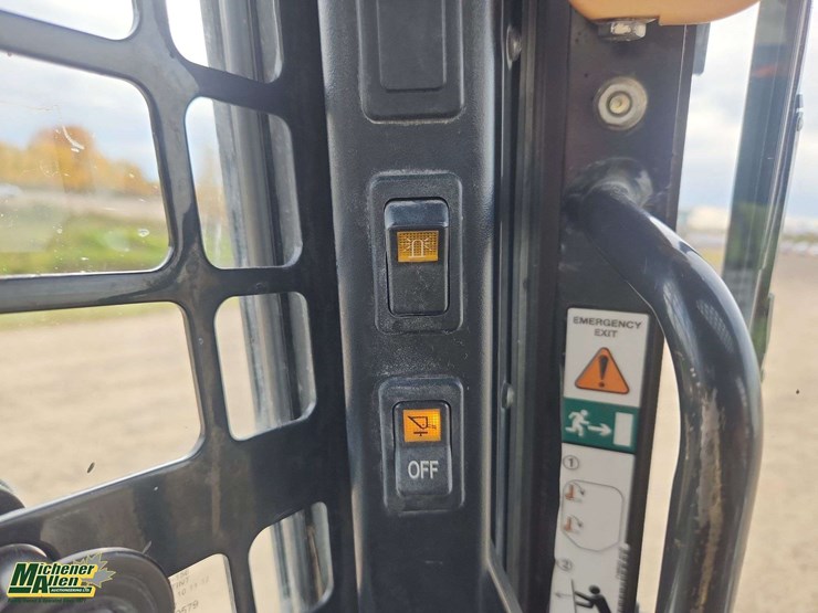 2010-bobcat-s650-image-11