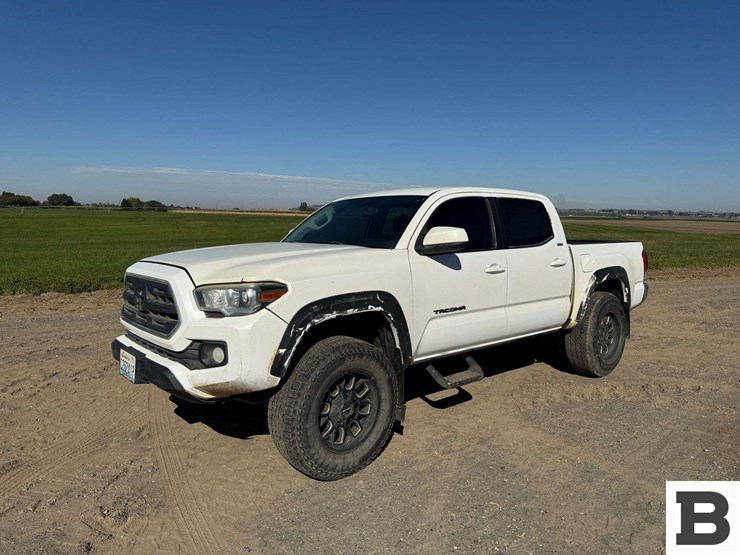 2017-toyota-tacoma-image-3