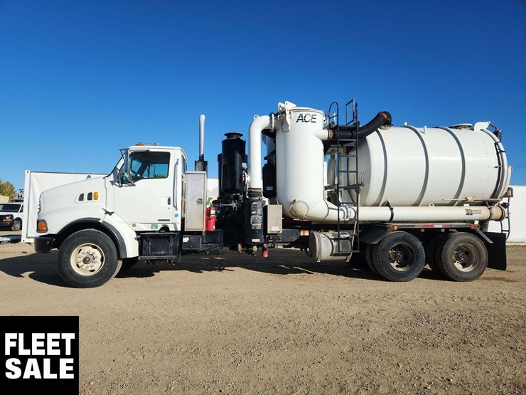 2003-sterling-lt9500-image-21