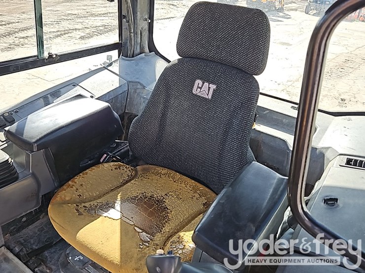 2014-caterpillar-d6k2-lgp-image-26