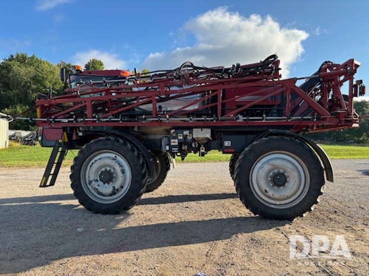 2011-case-ih-patriot-4420-image-1