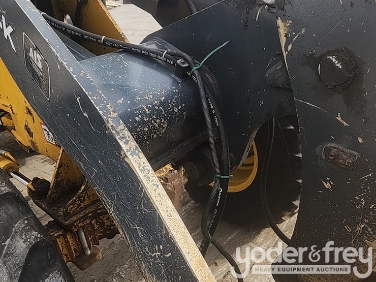 2016-deere-304k-image-15