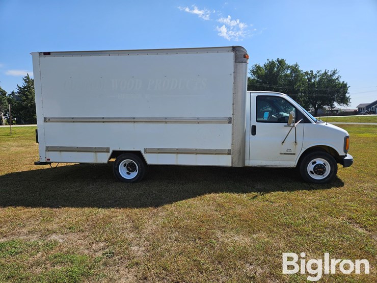 2002-gmc-3500-image-4