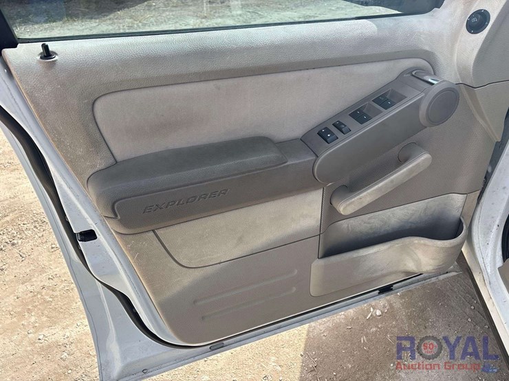 2006-ford-explorer-image-12