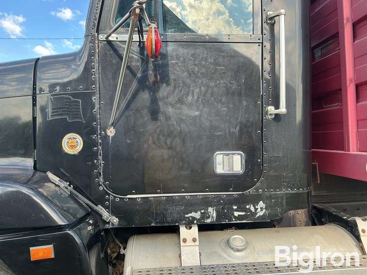 1989-freightliner-fld120-image-9