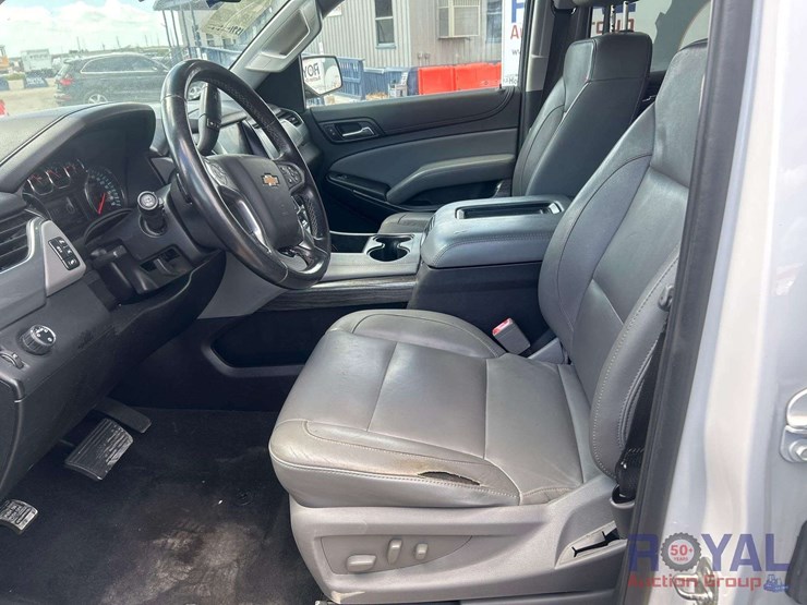 2019-chevrolet-suburban-image-17