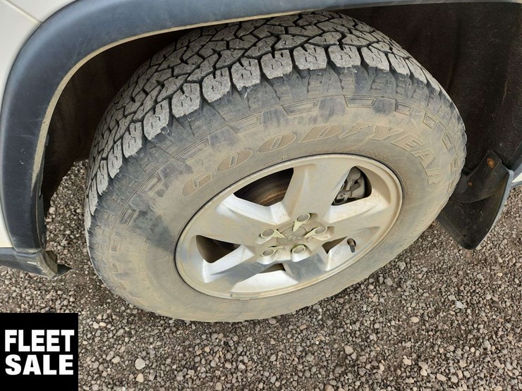 2012-jeep-grand-cherokee-image-29