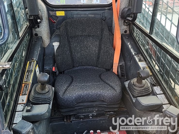 2018-deere-333g-image-21