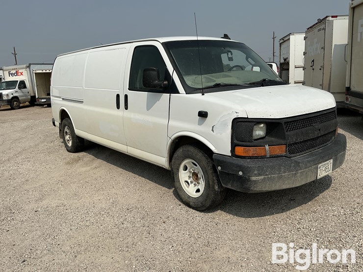 2017-chevrolet-express-g3500-image-3