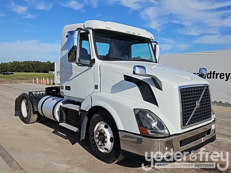 2018-volvo-10-image-6