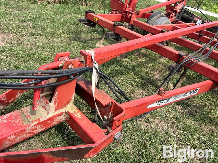 case-ih-4300-image-13