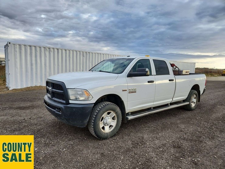 2016-ram-tradesman-image-1
