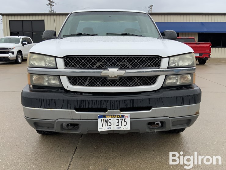2004-chevrolet-silverado-2500-image-2