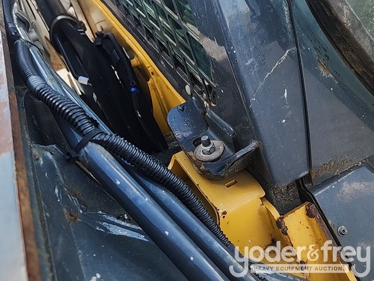 2018-deere-333g-image-16