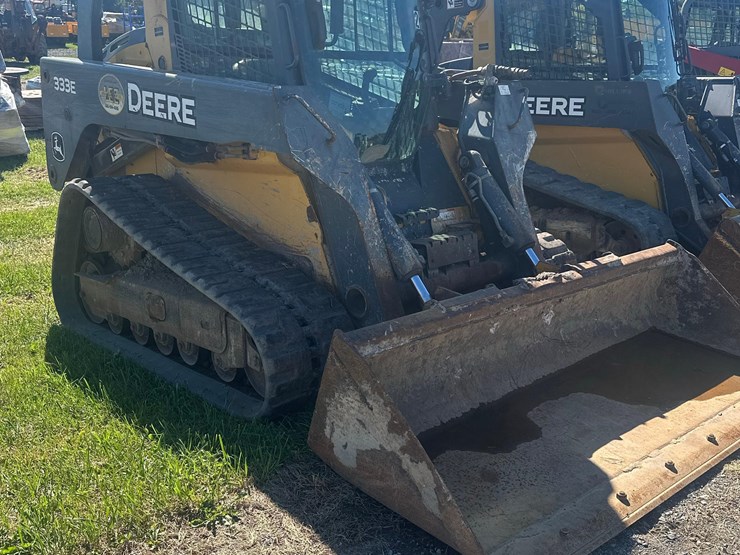 deere-333e-image-1