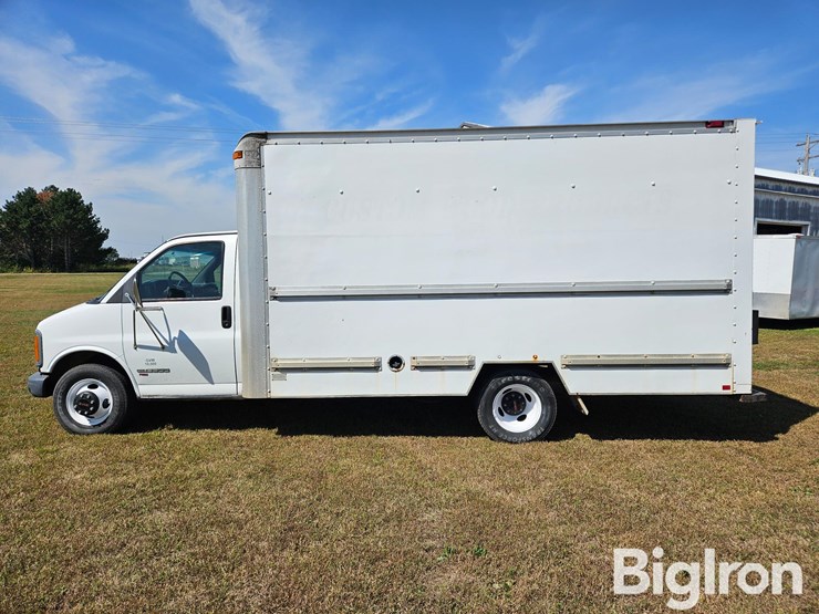 2002-gmc-3500-image-8